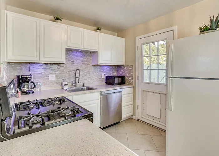 Holiday home 4 Mi To Dtwn Phx: Midtown W/ Patio! *